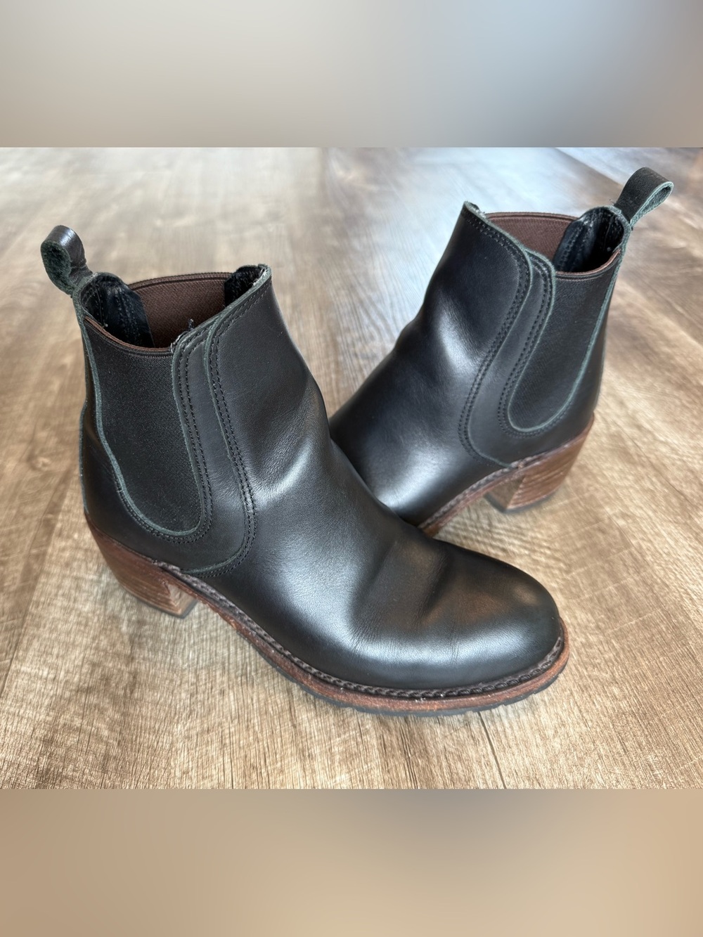 Red Wing Shoes Heritage Harriet Chelsea Boots  - Black - US Women's 8.5